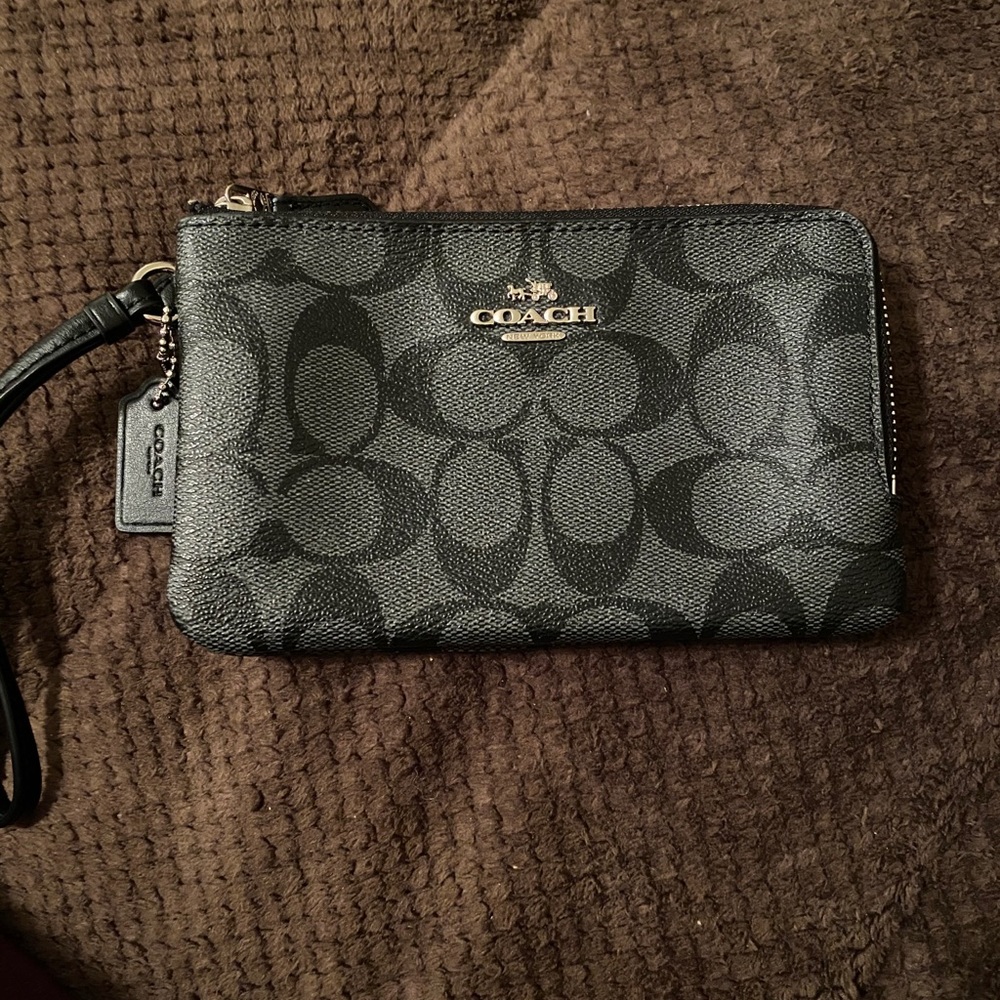 NWOT Coach wristlet!!